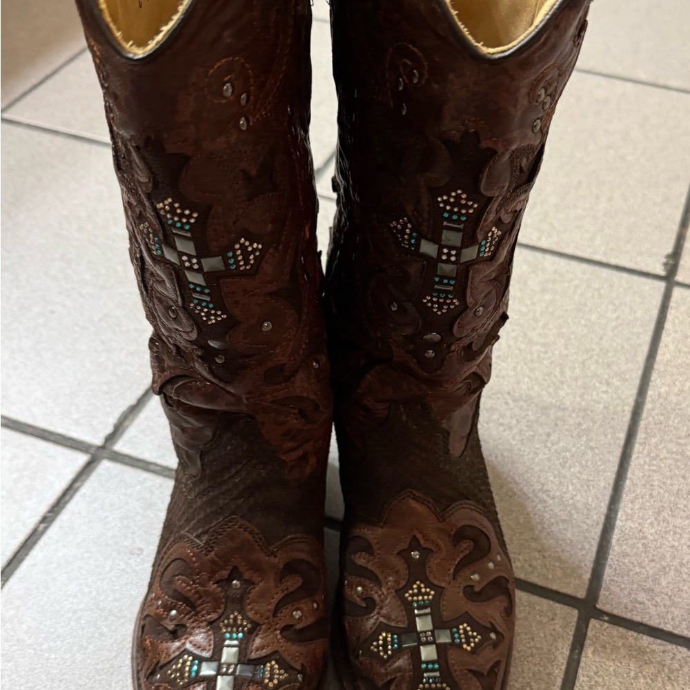 Brown Western Embroidered Women's cross boots beautiful size 9.5 m.  $250